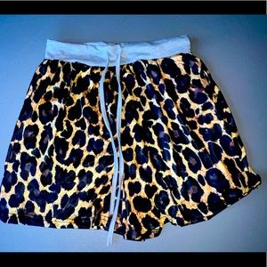 Boutique Leopard 🐆 Print Pajama Shorts Bottoms Size Medium NWOT 😎😎